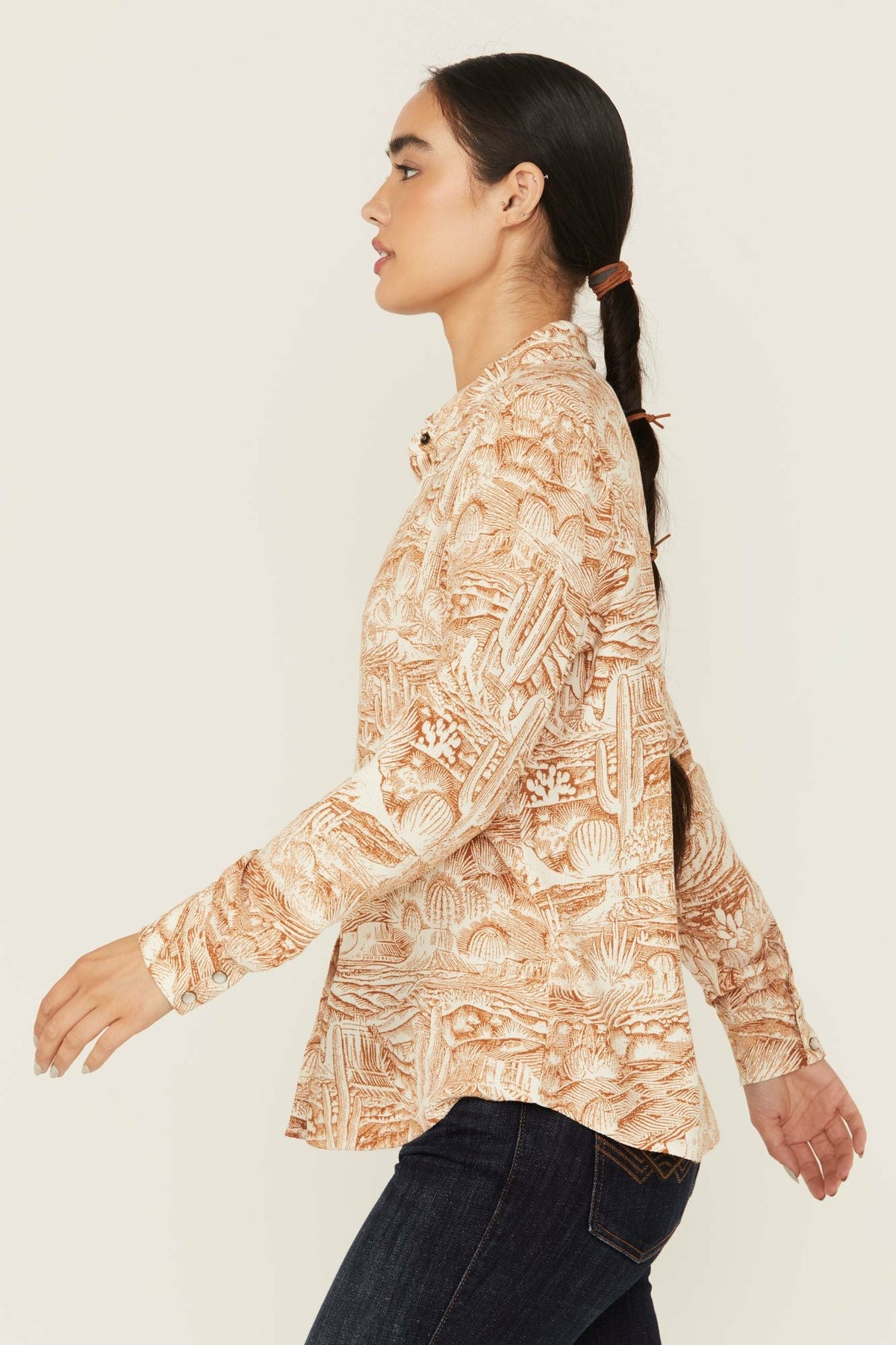 Idyllwind Women | Rockwall Conversation Print Feather Light Long Sleeve Pearl Snap Western Shirt