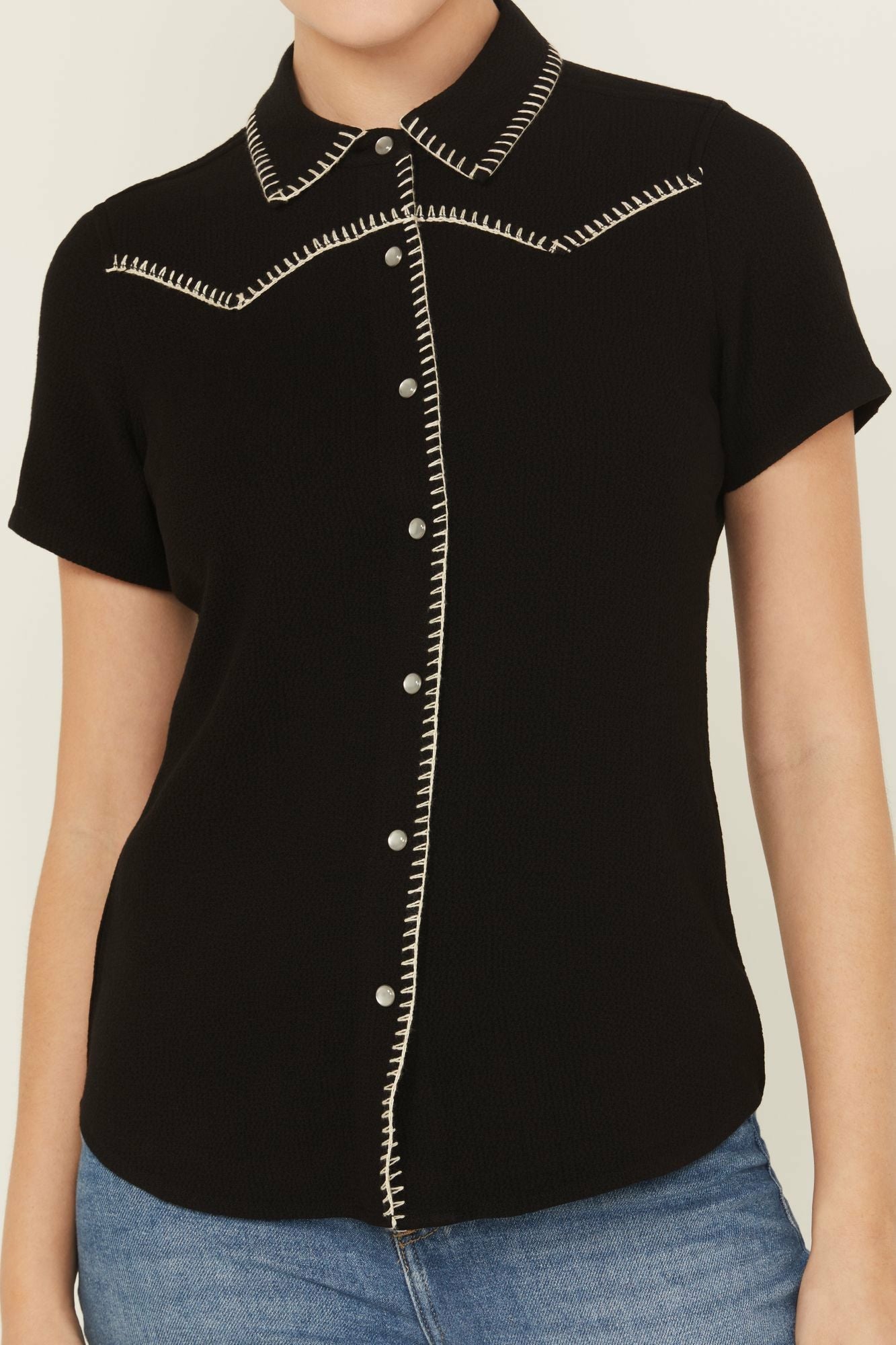 Idyllwind Women | Black Featherlight Short Sleeve Snap Stretch Shirt