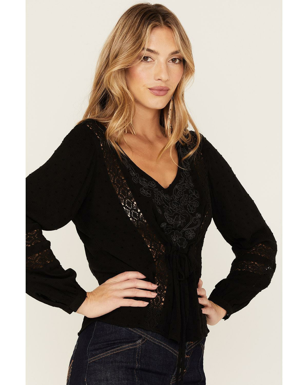 Idyllwind Women | Romance Floral Embroidered Swiss Dot Blouse