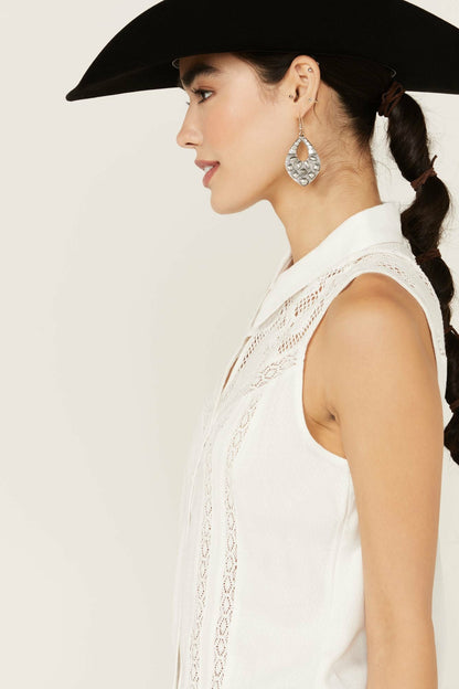 Idyllwind Women | Cobble Lace Yoke Sleeveless Button-Down Top
