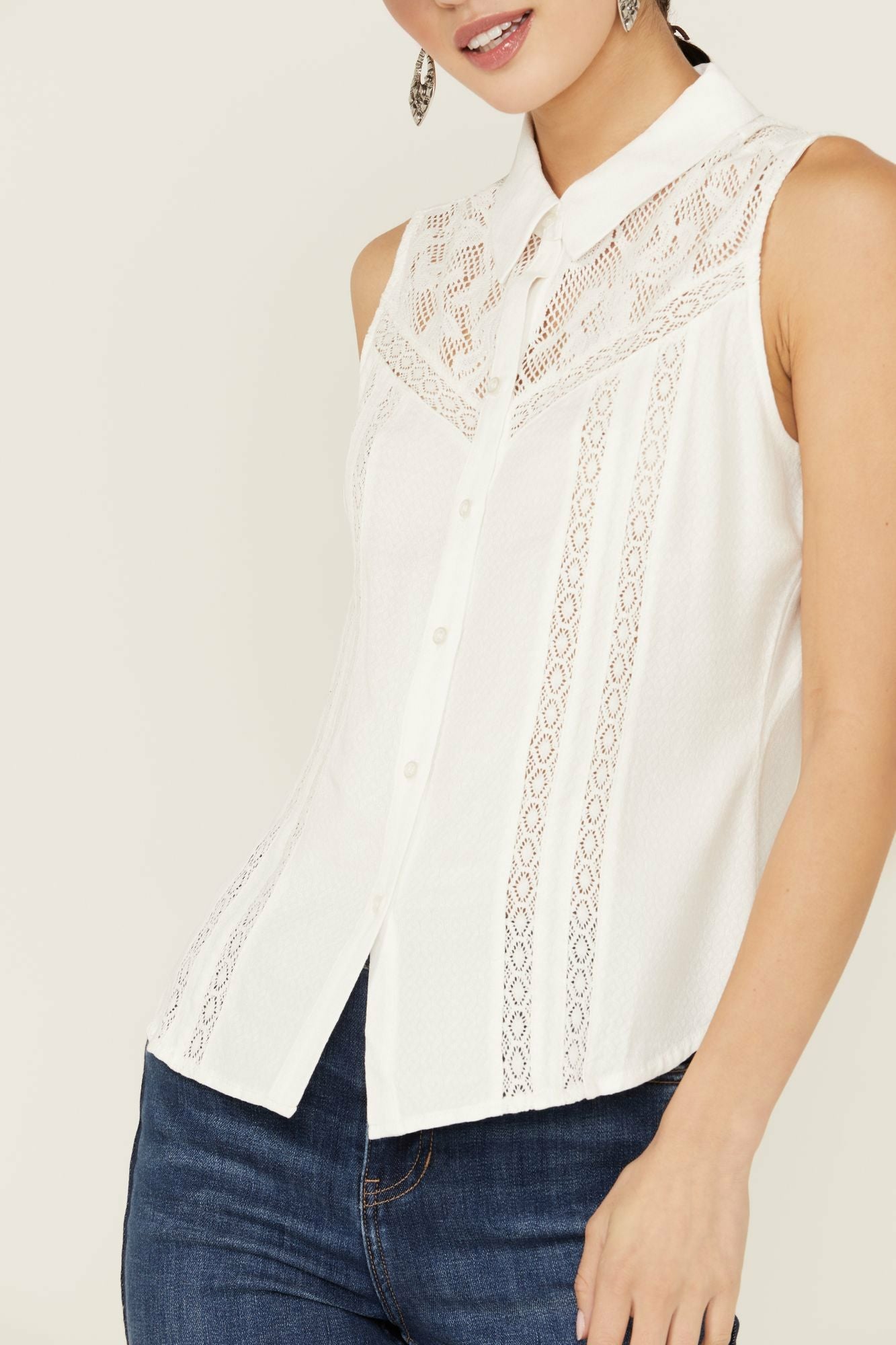 Idyllwind Women | Cobble Lace Yoke Sleeveless Button-Down Top