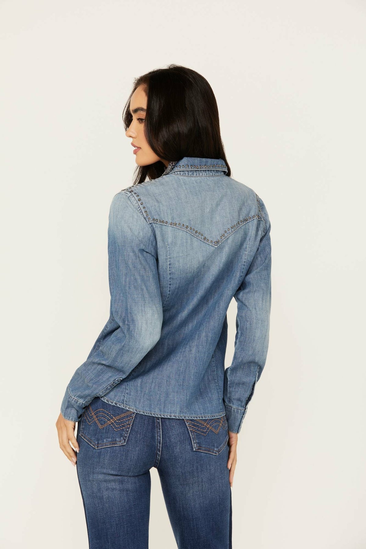 Idyllwind Women | Rigid Wayside Studded Chambray Long Sleeve Snap Western Shirt