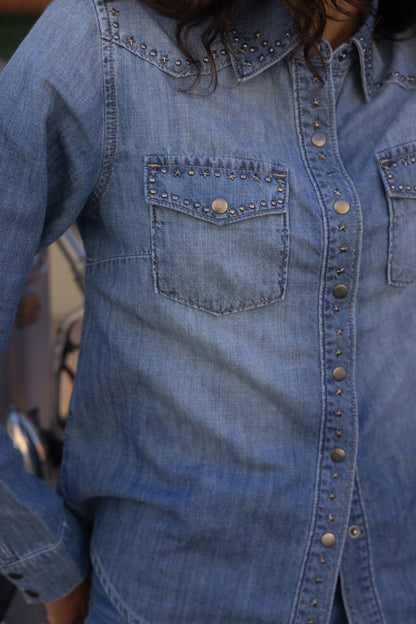 Idyllwind Women | Rigid Wayside Studded Chambray Long Sleeve Snap Western Shirt